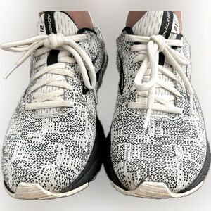 Brooks Women Adrenaline GTS 21 Tennis shoes Size US7.5